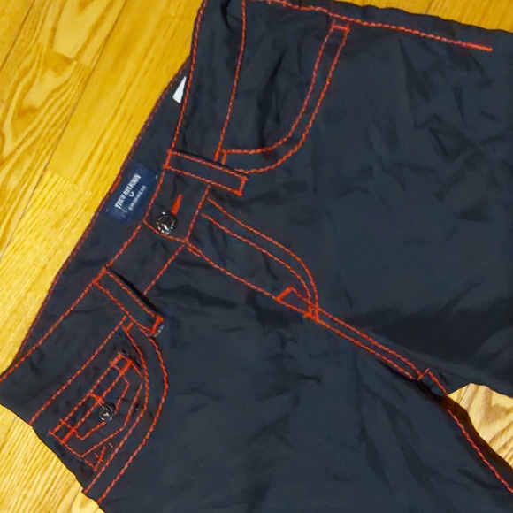 TRUE RELIGION BIG T TSWIM TRUNKS SIZE 30 BLK N RED - Picture 2 of 6